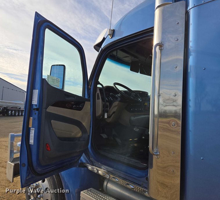 image for item EB1149 2016 Peterbilt 567 semi truck