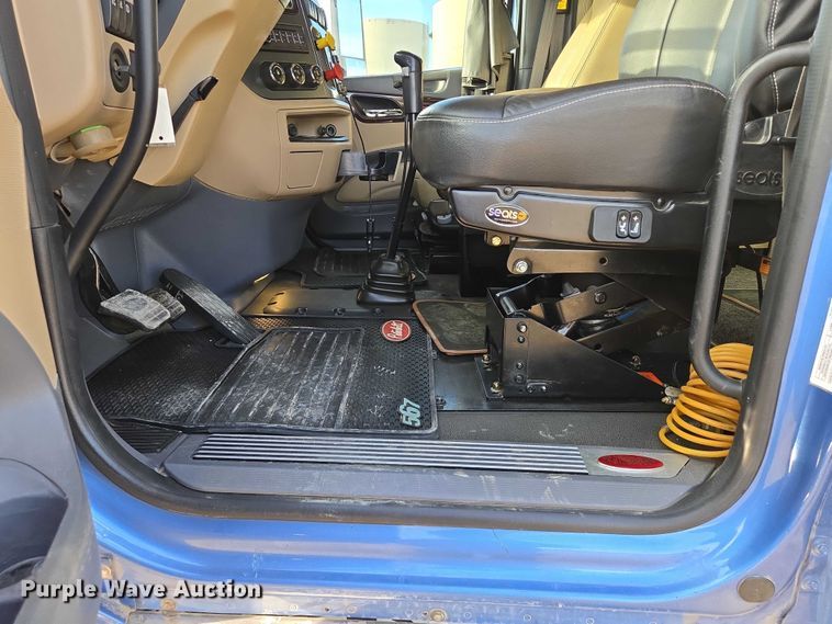 image for item EB1149 2016 Peterbilt 567 semi truck