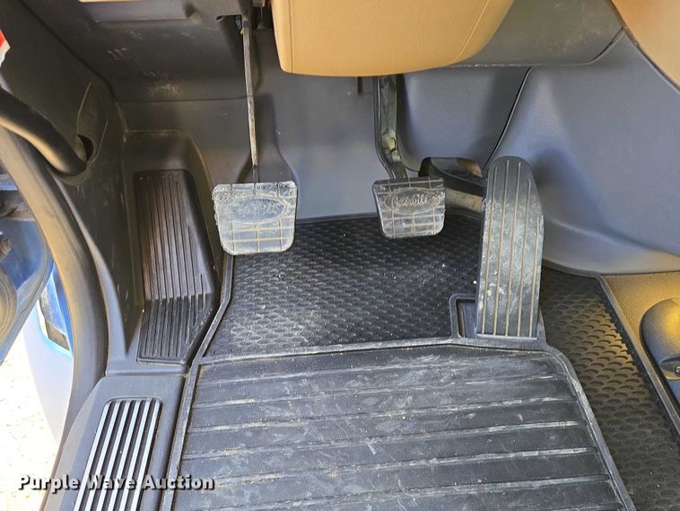 image for item EB1149 2016 Peterbilt 567 semi truck