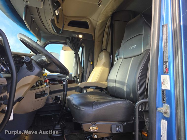 image for item EB1149 2016 Peterbilt 567 semi truck