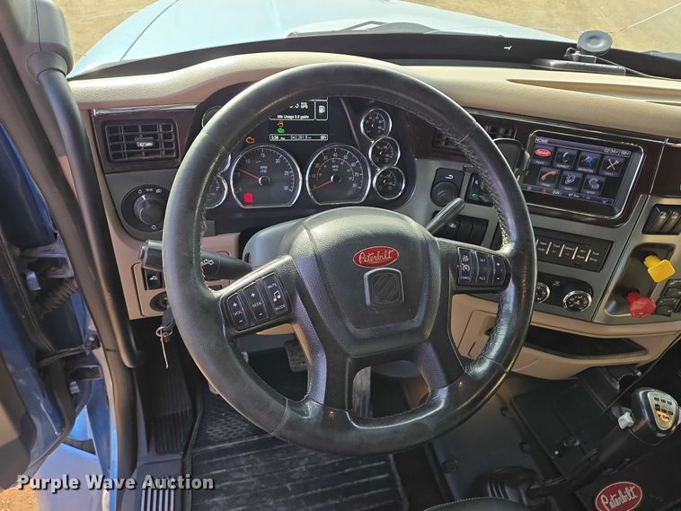 image for item EB1149 2016 Peterbilt 567 semi truck