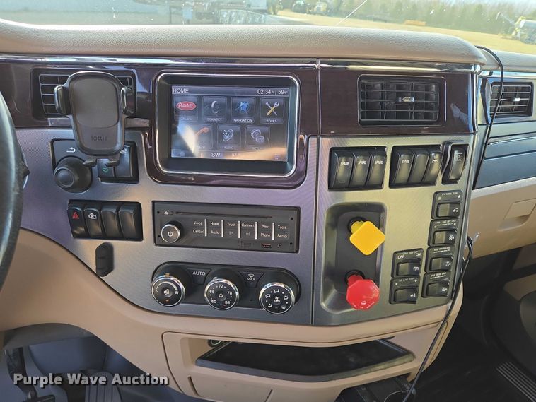 image for item EB1149 2016 Peterbilt 567 semi truck