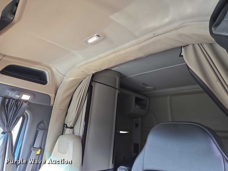 image for item EB1149 2016 Peterbilt 567 semi truck