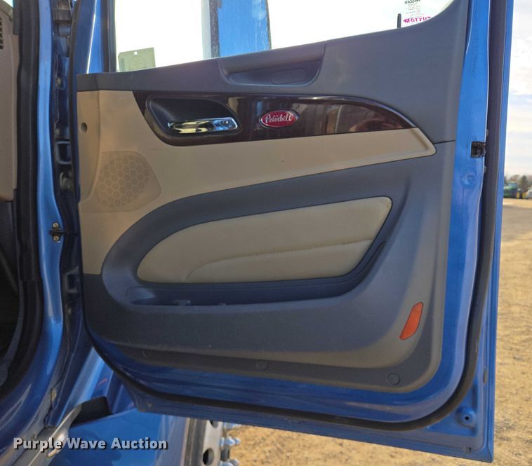 image for item EB1149 2016 Peterbilt 567 semi truck