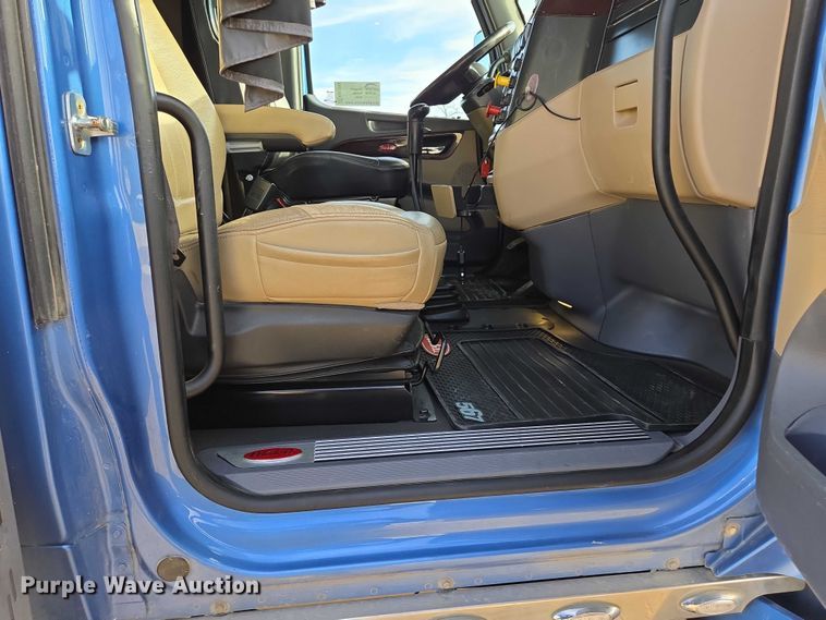 image for item EB1149 2016 Peterbilt 567 semi truck