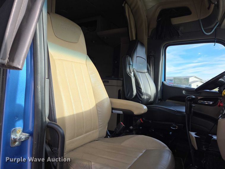 image for item EB1149 2016 Peterbilt 567 semi truck