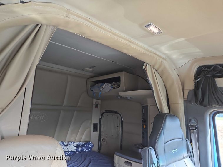 image for item EB1149 2016 Peterbilt 567 semi truck