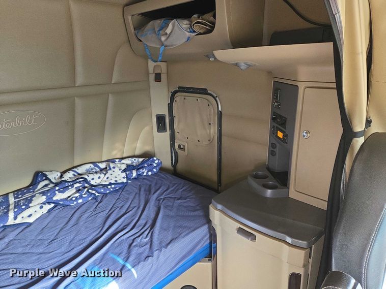 image for item EB1149 2016 Peterbilt 567 semi truck