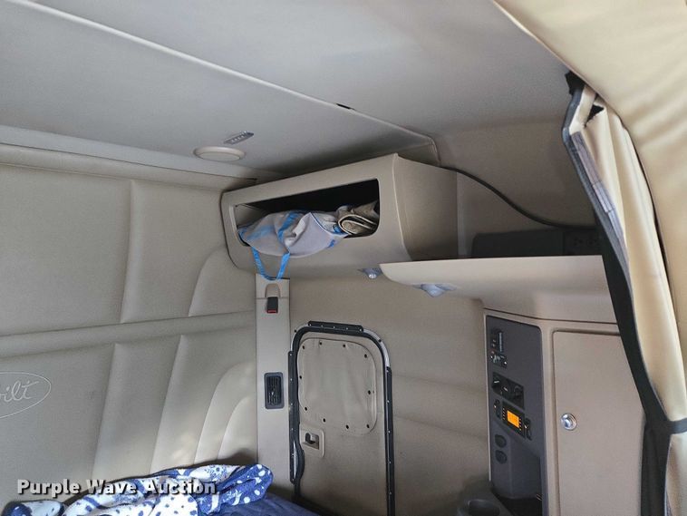 image for item EB1149 2016 Peterbilt 567 semi truck