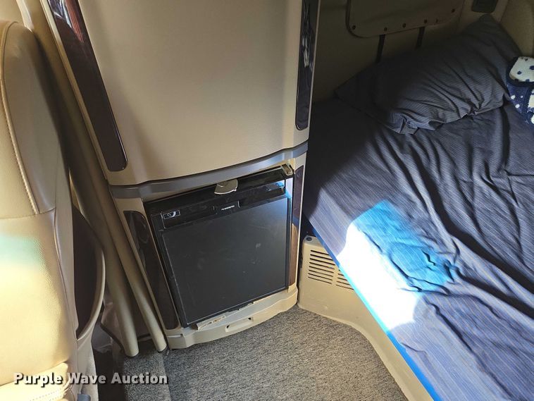 image for item EB1149 2016 Peterbilt 567 semi truck