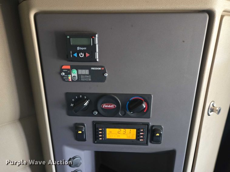 image for item EB1149 2016 Peterbilt 567 semi truck