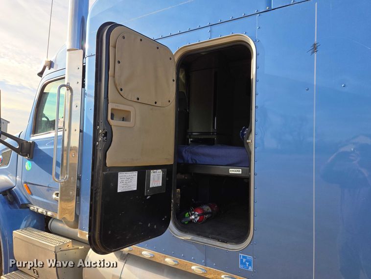 image for item EB1149 2016 Peterbilt 567 semi truck