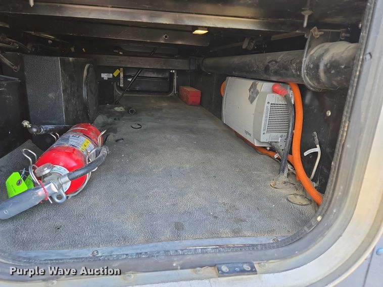 image for item EB1149 2016 Peterbilt 567 semi truck