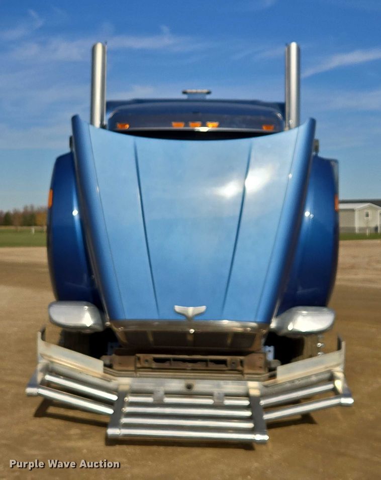 image for item EB1149 2016 Peterbilt 567 semi truck