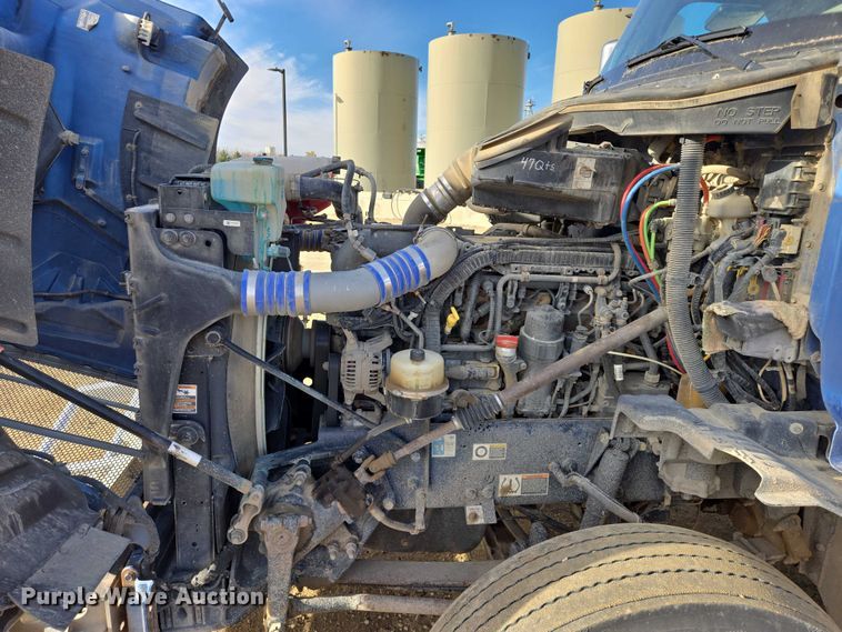 image for item EB1149 2016 Peterbilt 567 semi truck