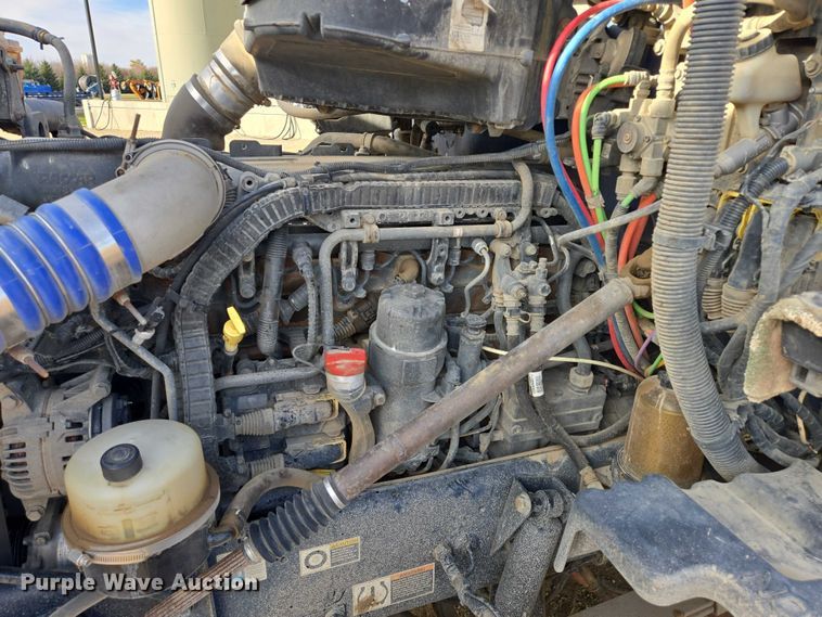 image for item EB1149 2016 Peterbilt 567 semi truck