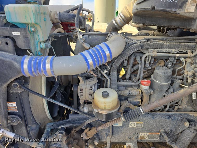 image for item EB1149 2016 Peterbilt 567 semi truck