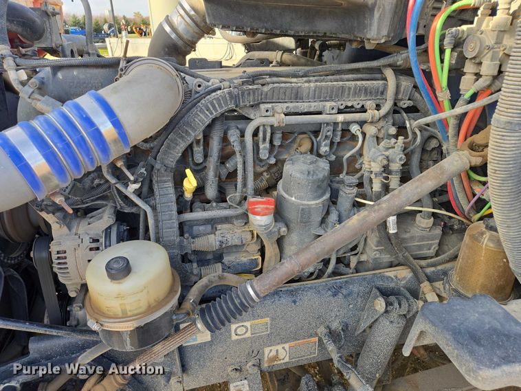 image for item EB1149 2016 Peterbilt 567 semi truck