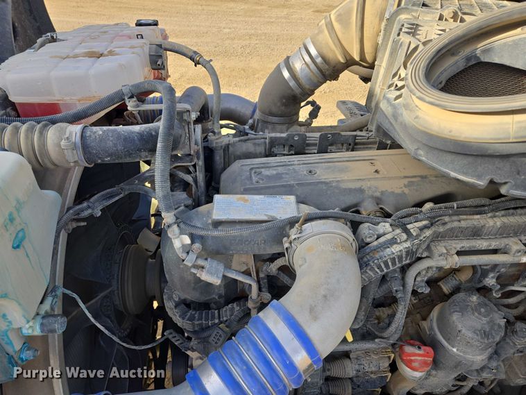 image for item EB1149 2016 Peterbilt 567 semi truck