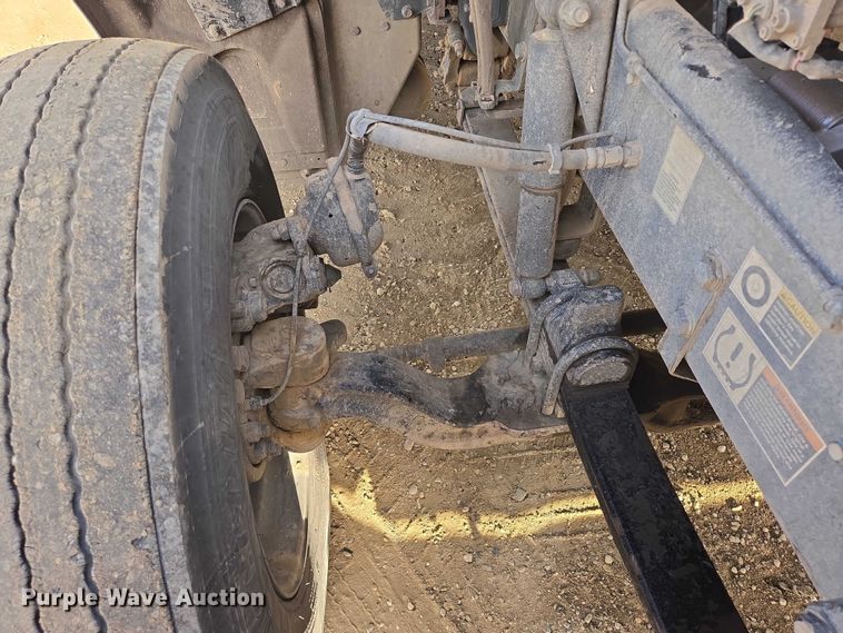 image for item EB1149 2016 Peterbilt 567 semi truck