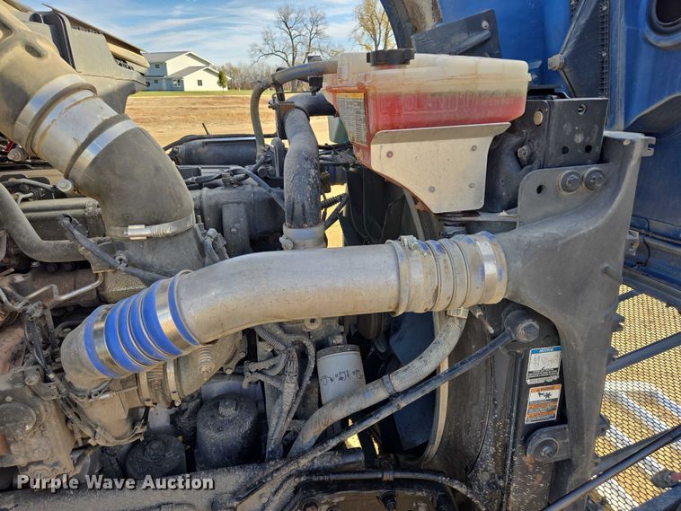 image for item EB1149 2016 Peterbilt 567 semi truck