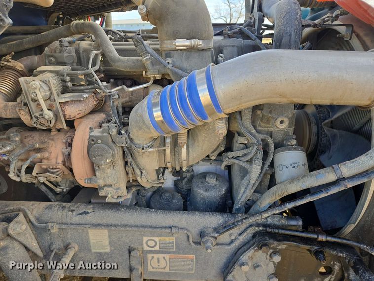 image for item EB1149 2016 Peterbilt 567 semi truck