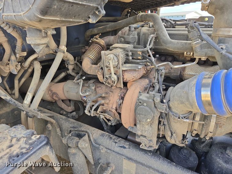 image for item EB1149 2016 Peterbilt 567 semi truck