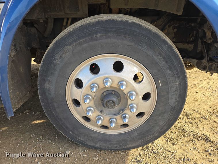 image for item EB1149 2016 Peterbilt 567 semi truck