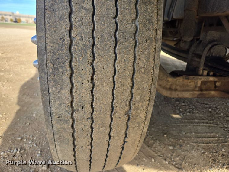 image for item EB1149 2016 Peterbilt 567 semi truck