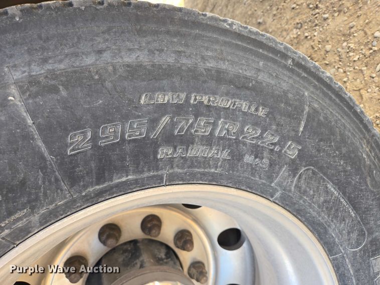 image for item EB1149 2016 Peterbilt 567 semi truck