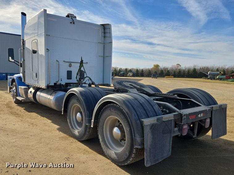 image for item EB1150 2016 Peterbilt 567 semi truck