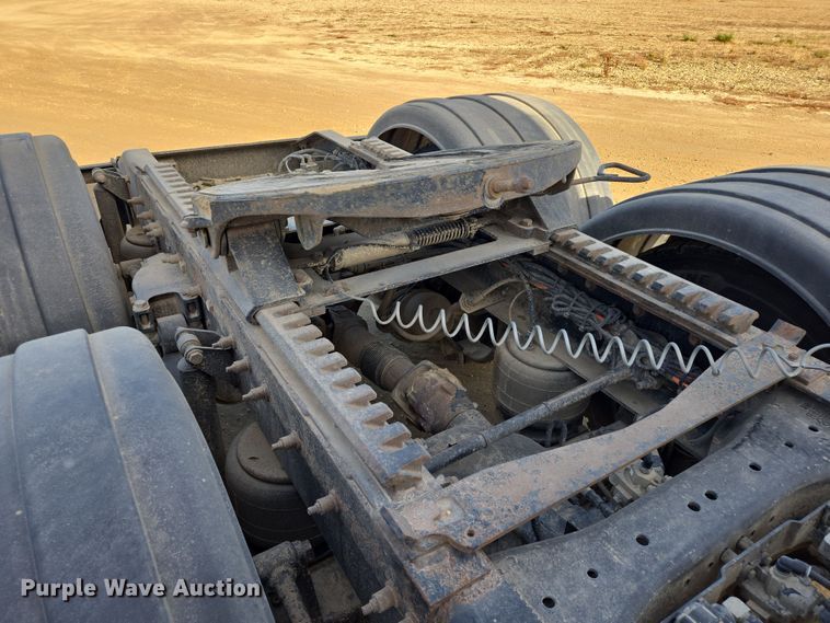 image for item EB1150 2016 Peterbilt 567 semi truck