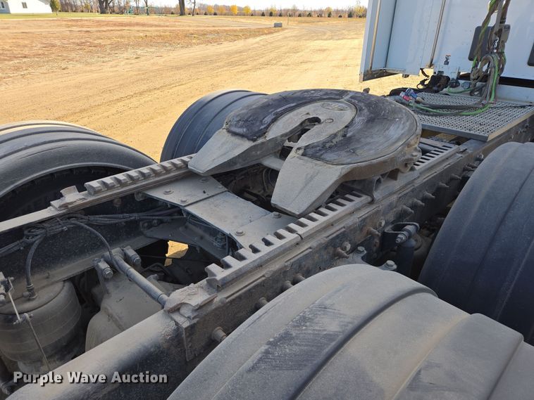 image for item EB1150 2016 Peterbilt 567 semi truck