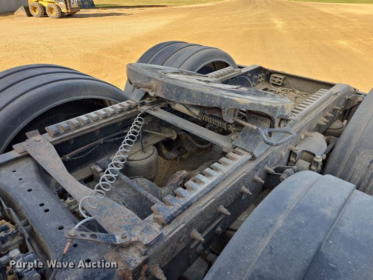 image for item EB1150 2016 Peterbilt 567 semi truck