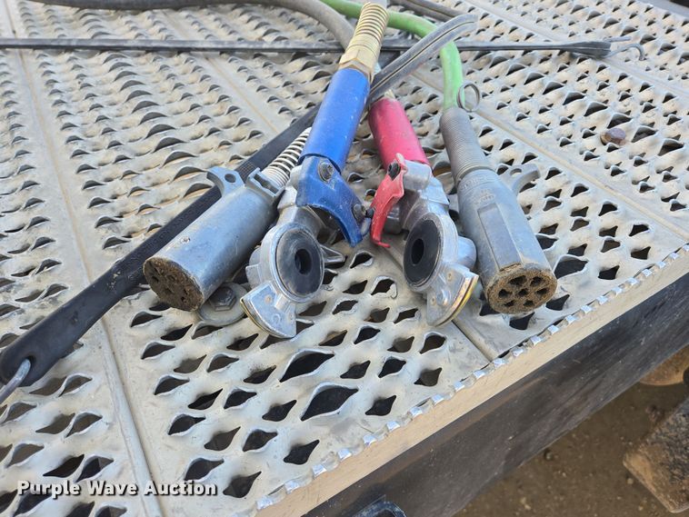 image for item EB1150 2016 Peterbilt 567 semi truck