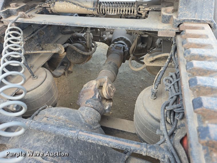 image for item EB1150 2016 Peterbilt 567 semi truck