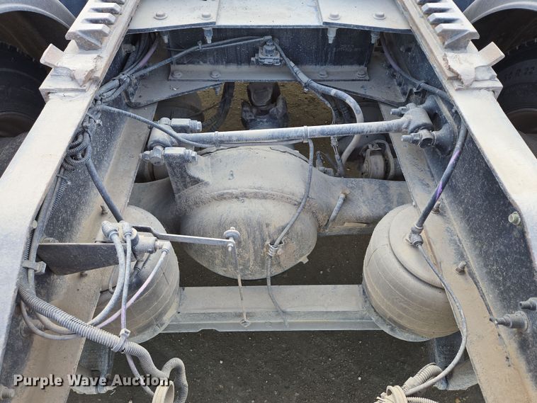 image for item EB1150 2016 Peterbilt 567 semi truck