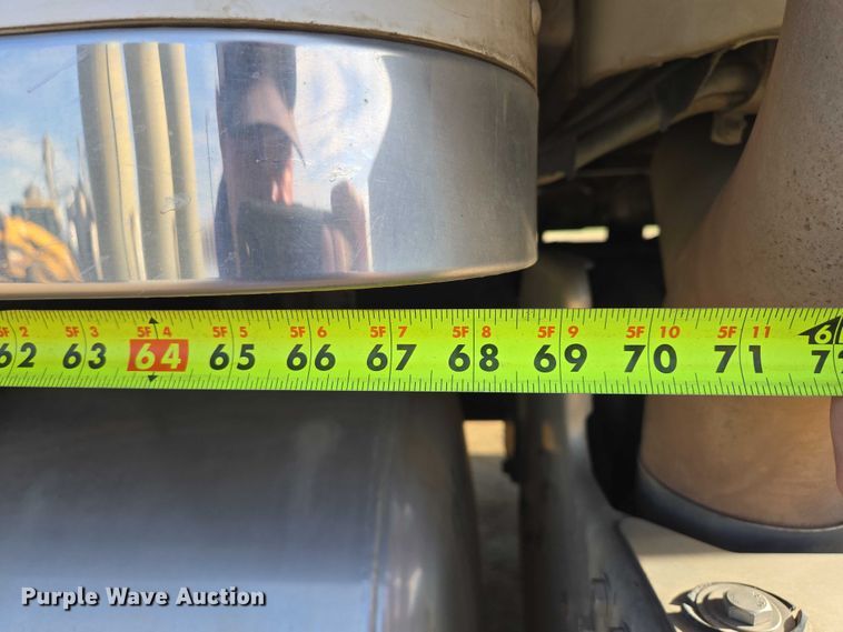 image for item EB1150 2016 Peterbilt 567 semi truck