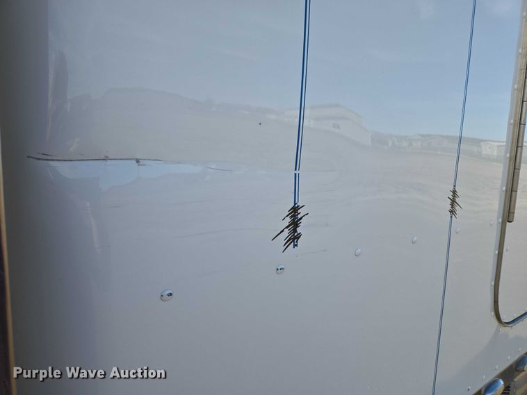 image for item EB1150 2016 Peterbilt 567 semi truck