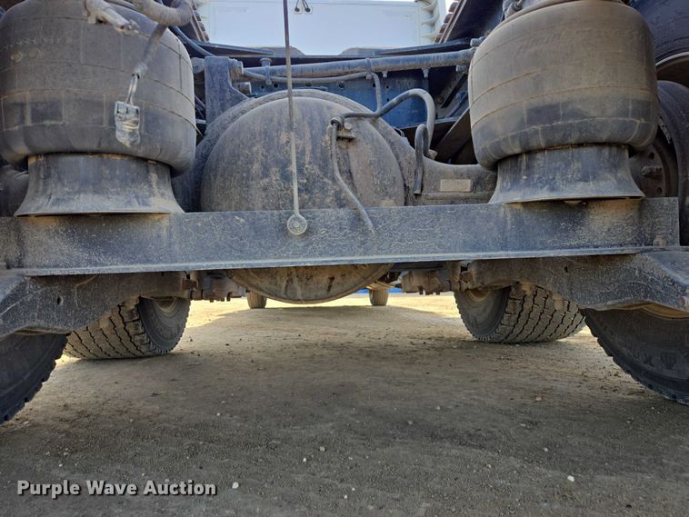 image for item EB1150 2016 Peterbilt 567 semi truck