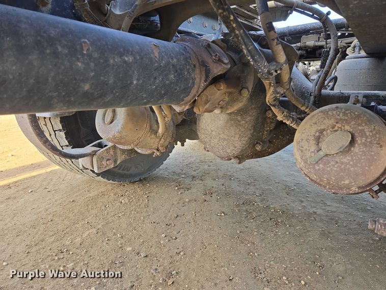 image for item EB1150 2016 Peterbilt 567 semi truck