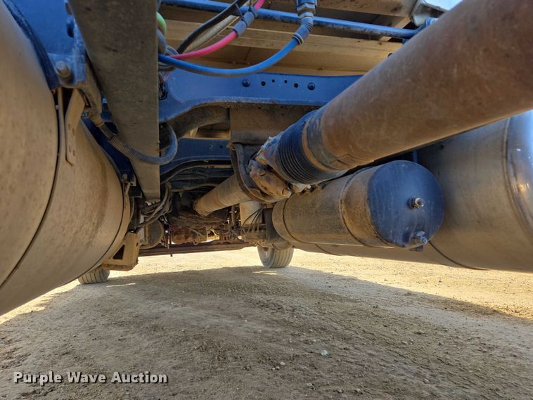 image for item EB1150 2016 Peterbilt 567 semi truck