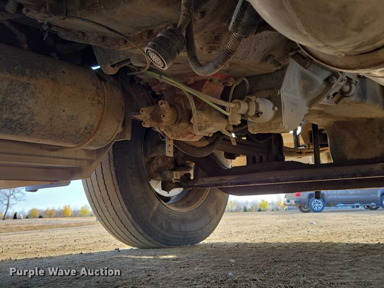 image for item EB1150 2016 Peterbilt 567 semi truck