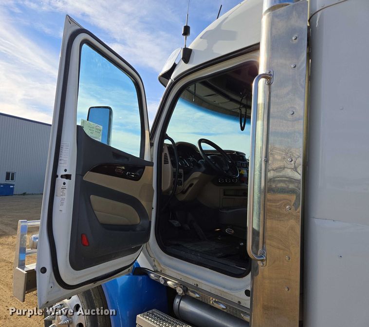 image for item EB1150 2016 Peterbilt 567 semi truck
