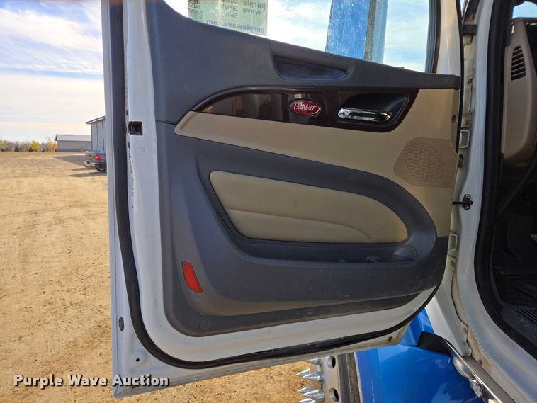 image for item EB1150 2016 Peterbilt 567 semi truck