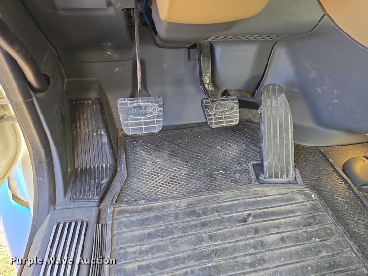 image for item EB1150 2016 Peterbilt 567 semi truck