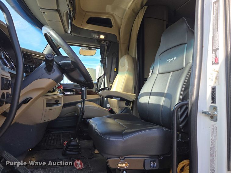 image for item EB1150 2016 Peterbilt 567 semi truck