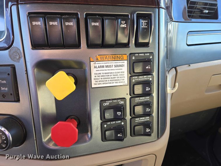 image for item EB1150 2016 Peterbilt 567 semi truck