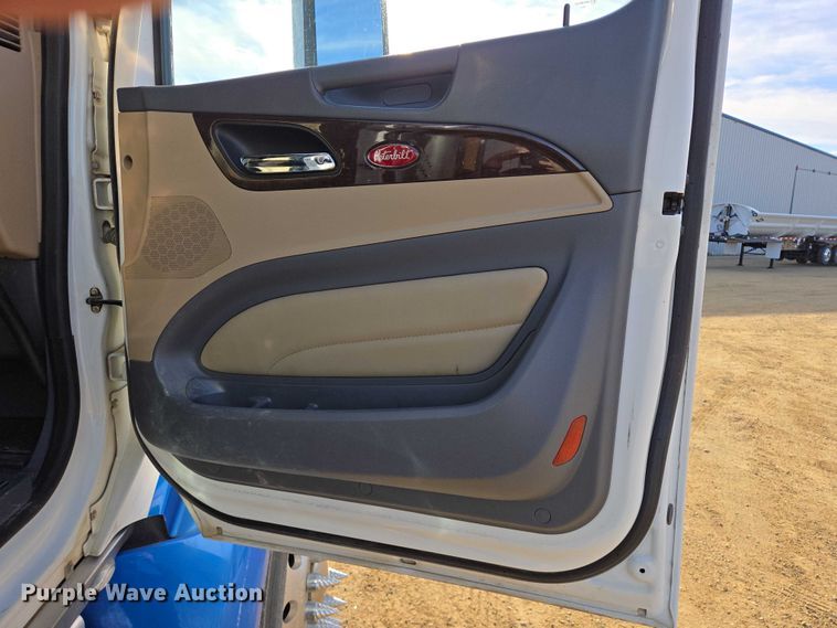 image for item EB1150 2016 Peterbilt 567 semi truck