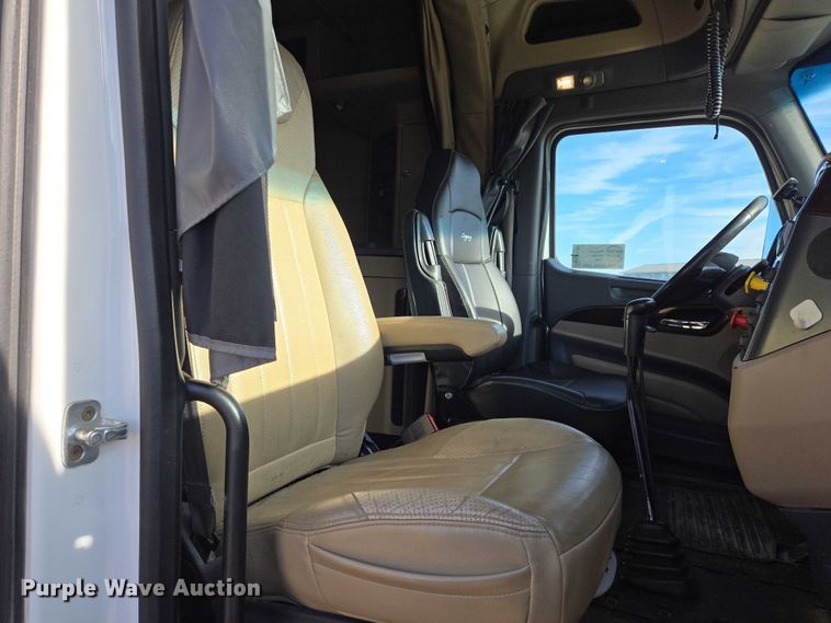 image for item EB1150 2016 Peterbilt 567 semi truck